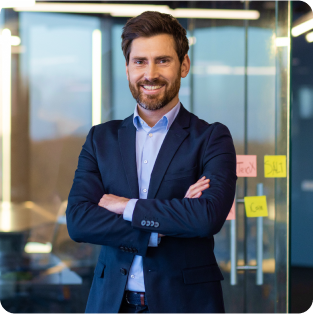 persona en la oficina de trabajo